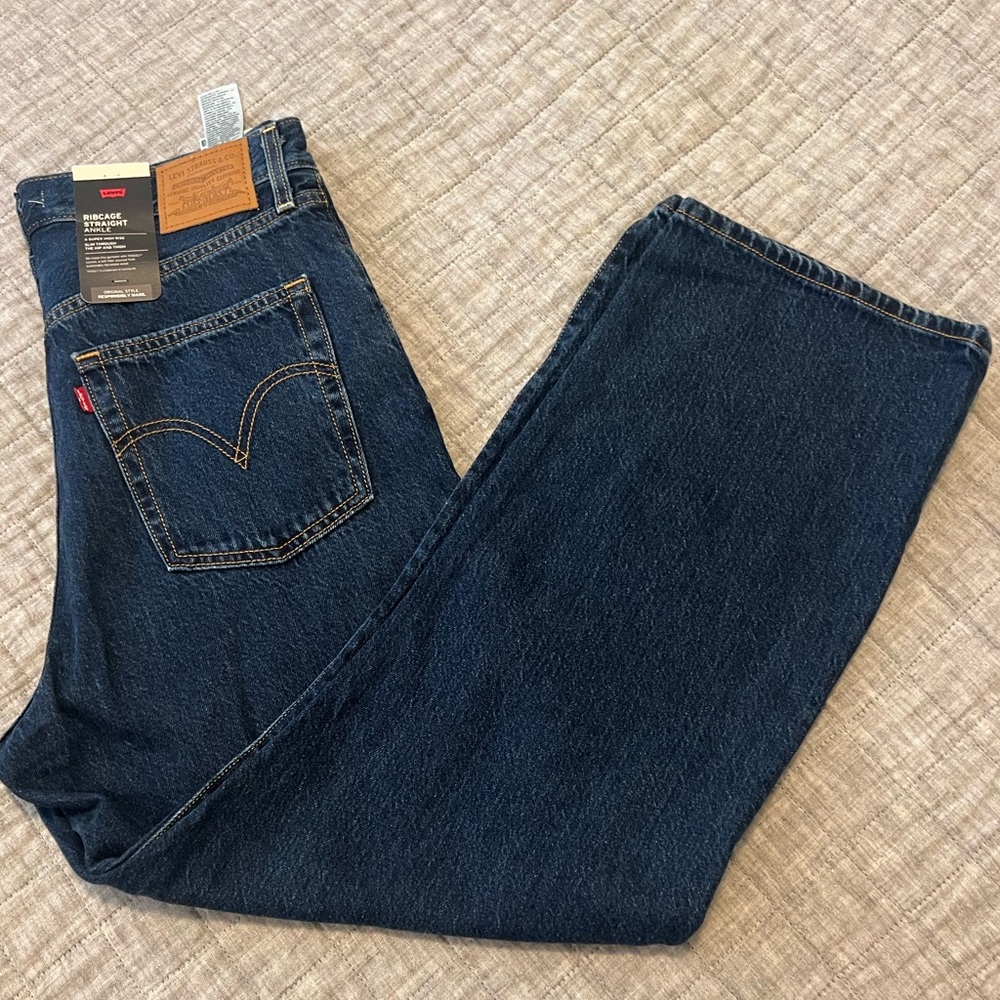 NWT Levi’s Straight Ankle Jeans